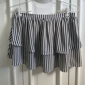 Black and White Strapless Top